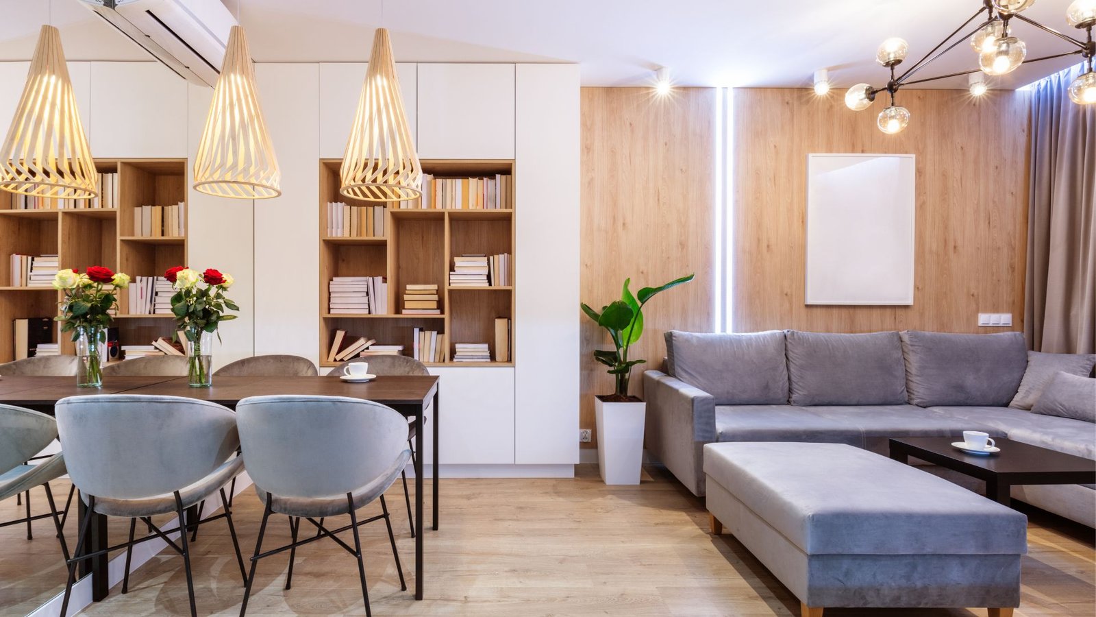 Salon-bibliothèque d’un appartement contemporain